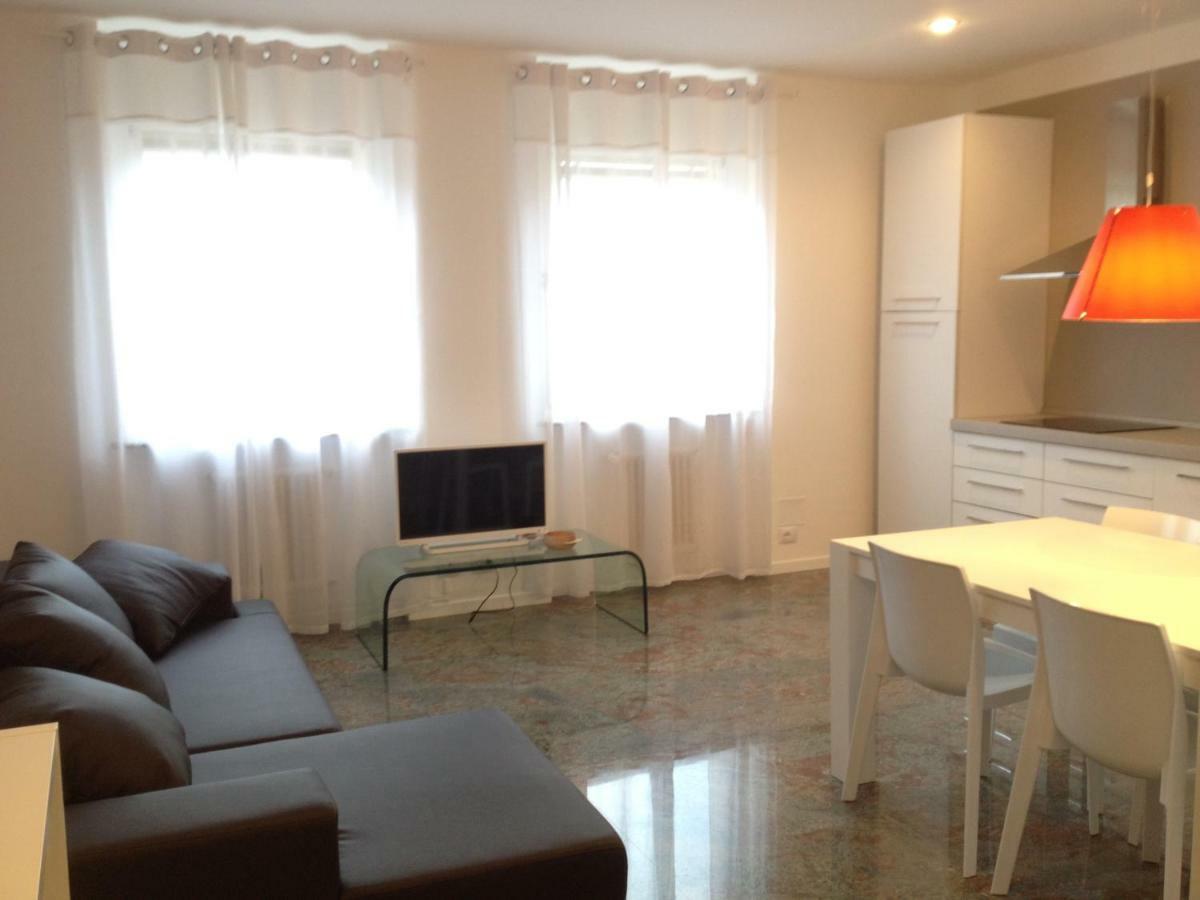 Un Nido Nel Centro Storico Con Garage Apartment Aosta Bagian luar foto