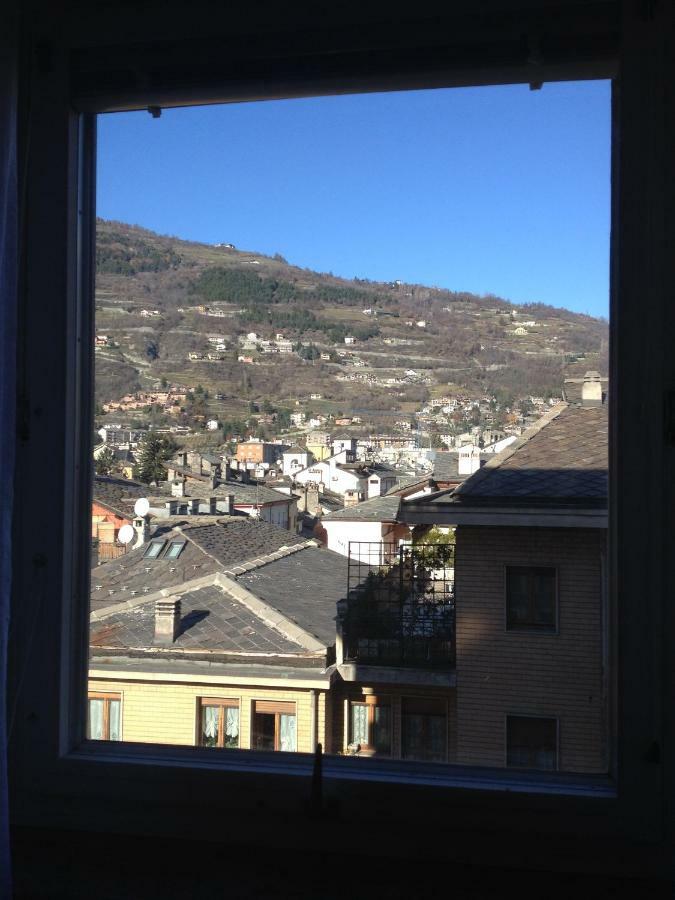 Un Nido Nel Centro Storico Con Garage Apartment Aosta Bagian luar foto